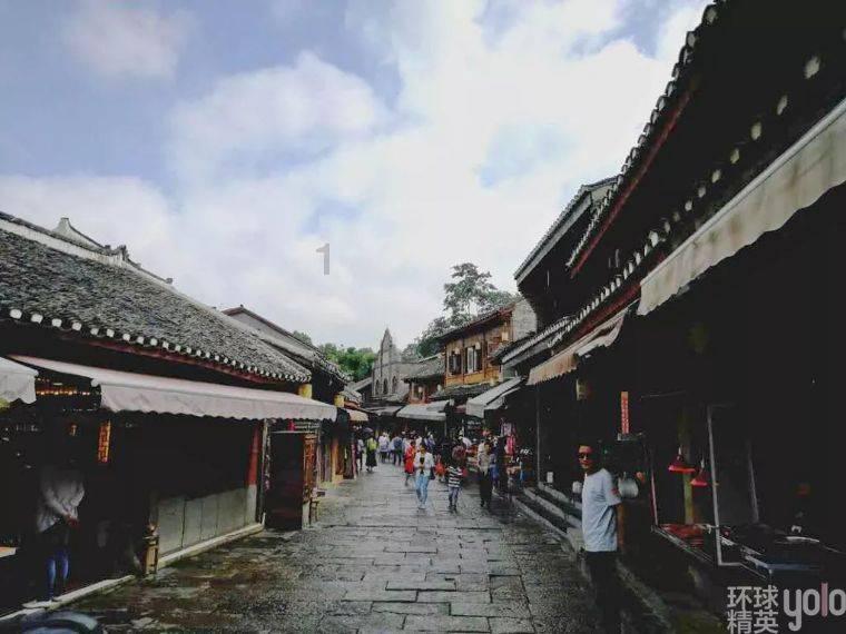 80岁老人店内取暖受照顾，女儿特意返回进店购物感谢，网友破防